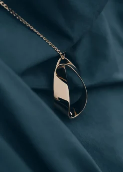 Polène Anhänger Éole< Halsketten